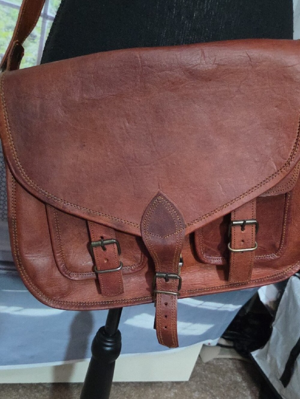 Classic Tan Leather Crossbody Satchel - Unbranded - Picture 4 of 10